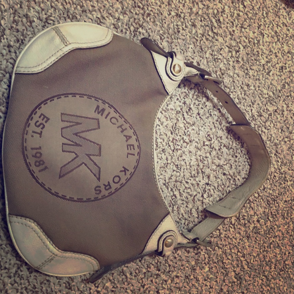 Pre-loved micheal kors cream and beige hobo!